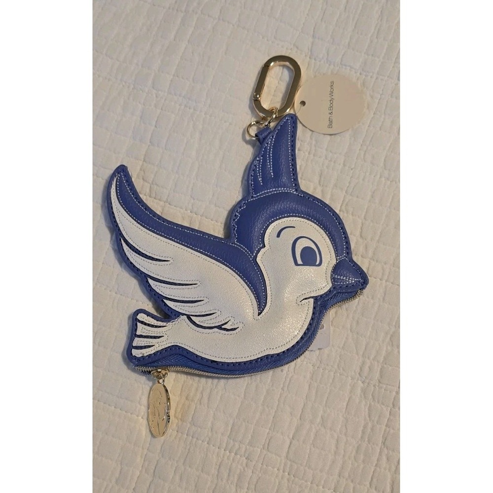 2026 NEW BATH & BODY WORKS X DISNEY PRINCESS SNOW WHITE BLUE BIRD KEYCHAIN